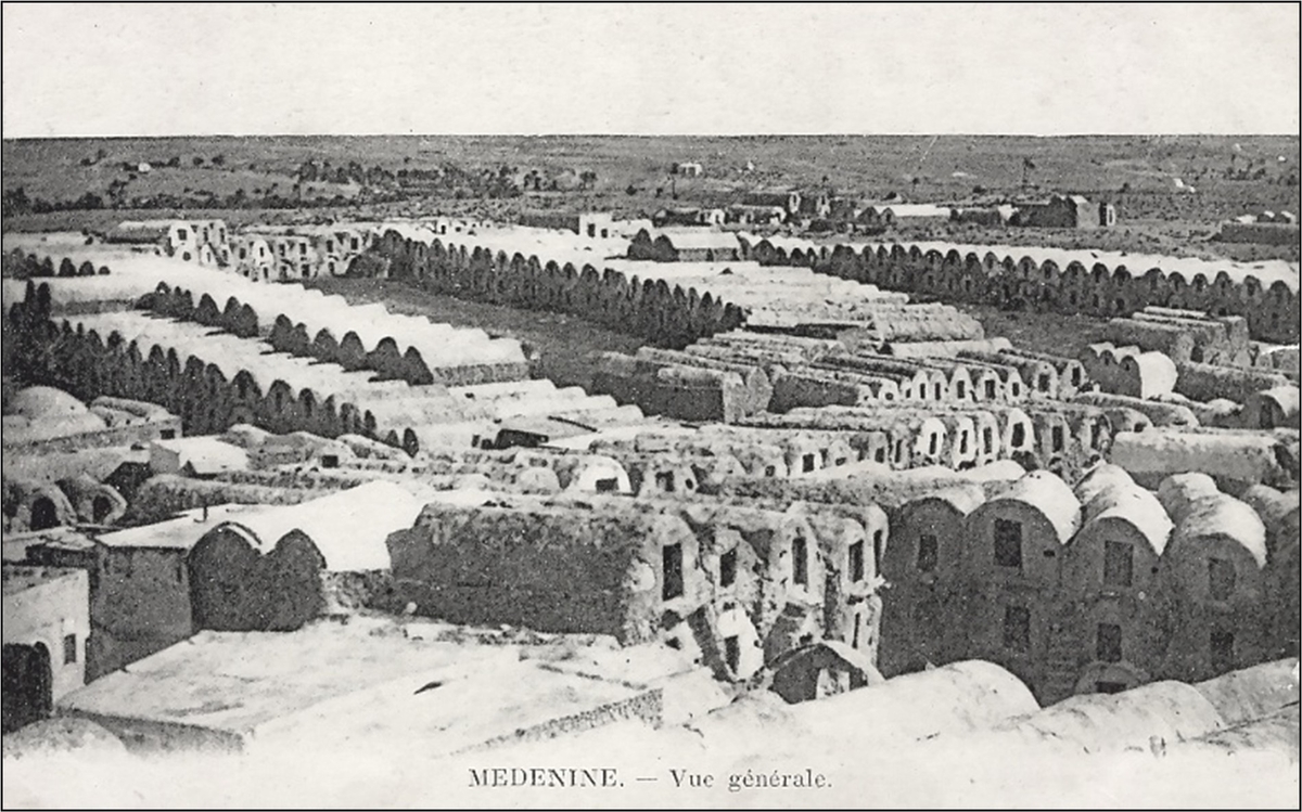 Vue générale de la ville gsourienne de Medenine (datant du XVIIe siècle) au début du XXe siècle